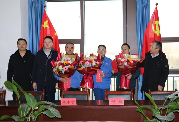 市國資委領(lǐng)導(dǎo)慰問公司退休老黨員、烈屬及困難黨員